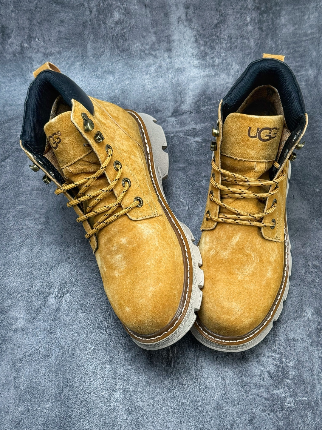 220 UGG 2025秋冬 新品 男士中帮 休闲马丁靴系列/小麦色 MENY5868D