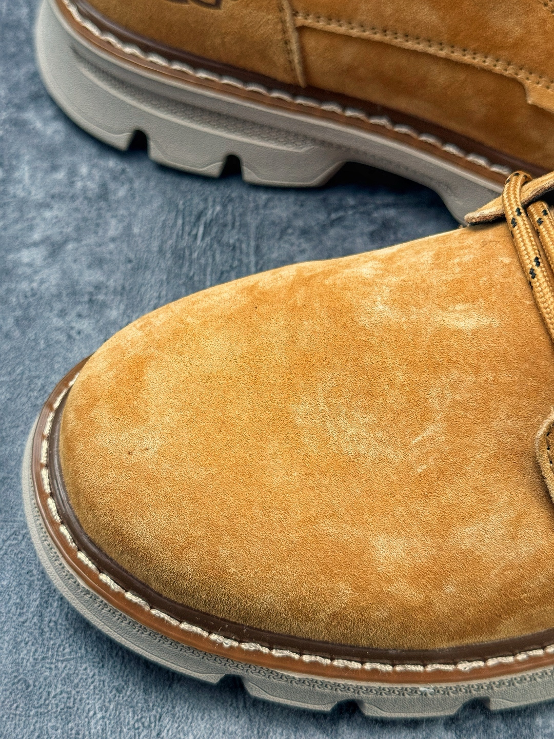 220 UGG 2025秋冬 新品 男士中帮 休闲马丁靴系列/小麦色 MENY5868D