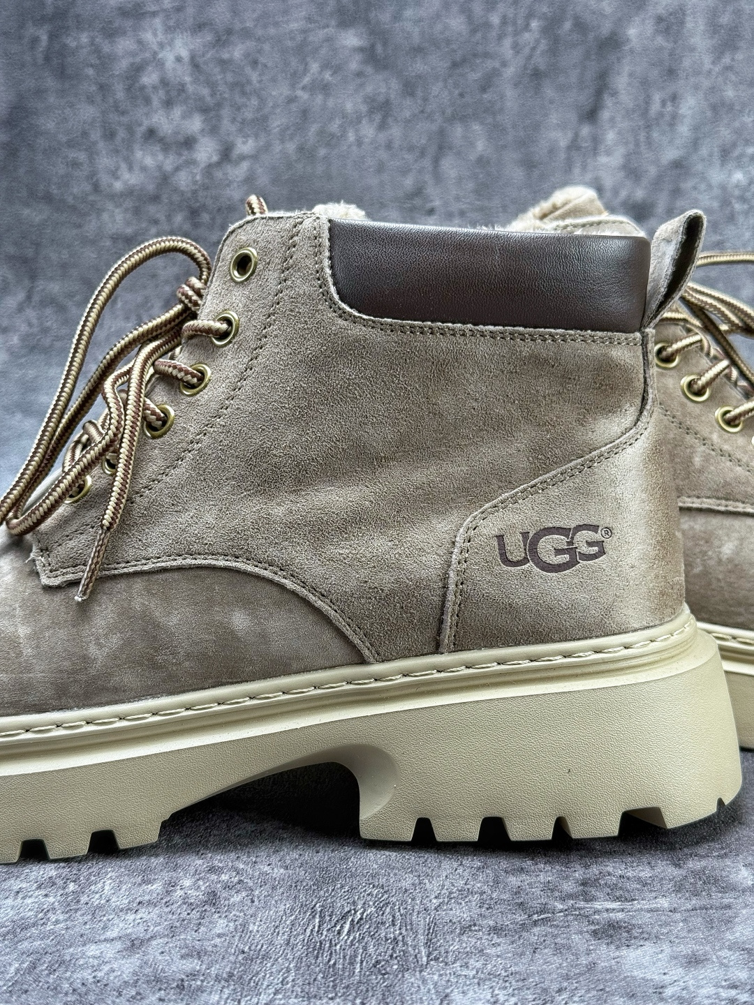 UGG Tasman Weather Hybrid 塔斯曼混合系列户外中帮休闲马丁靴雪地靴 U5859MDFQ