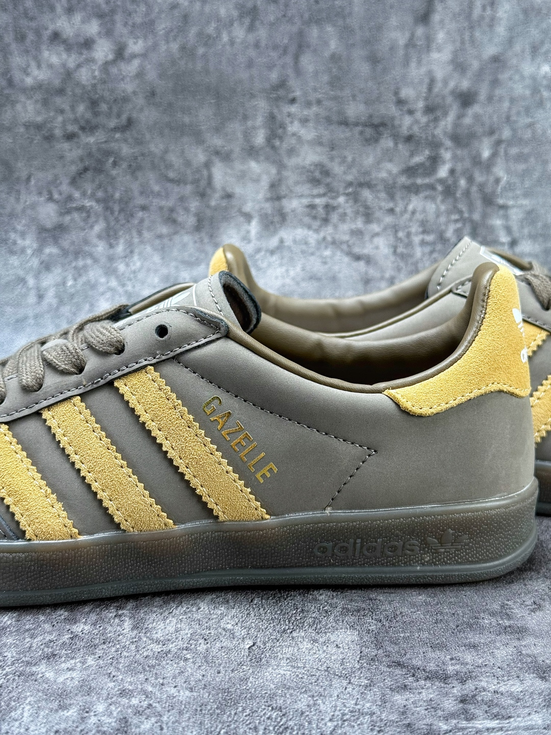 adidas Originals Gazelle INdoor 三叶草休闲防滑耐磨低帮板鞋 JQ8386