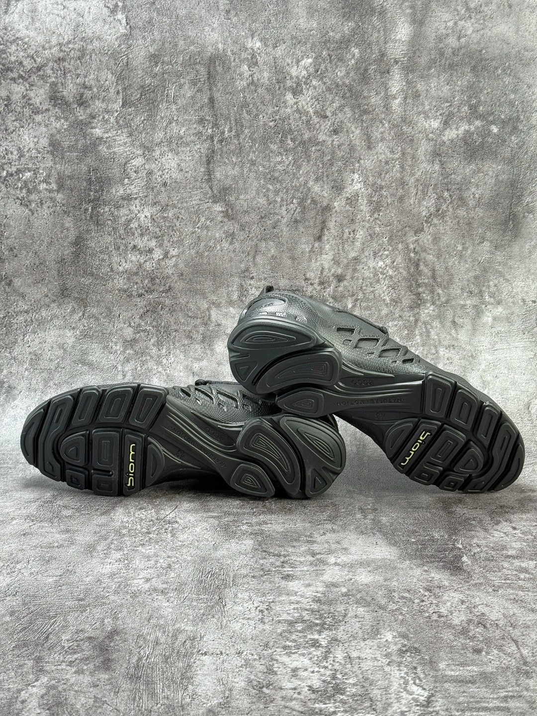 240 Ecco/爱步 健步探索系列 80283401001AB-Chinese UA Cheap High Quatity Brand Clothes Bags handbags Sneakers wholesale wholesaler seller from China Factory suppliers Fashion Clothing Shoes best Quality Beautiful Price 240 Ecco/爱步 健步探索系列 80283401001AB