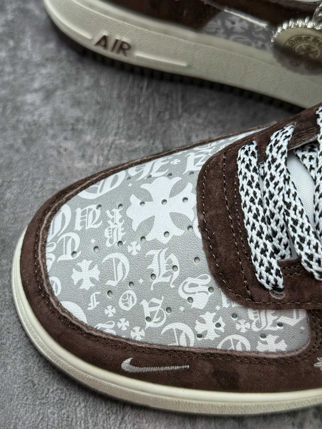 Nike Air Force 1 Low 07 十字架 棕灰小勾满天星 SY1388-010-莆田鞋,莆田鞋货源,高仿鞋,高仿鞋货源,安福档口,莆田高仿鞋,莆田鞋批发,高仿鞋批发,莆田高仿运动鞋,高仿运动鞋,莆田运动鞋 Nike Air Force 1 Low 07 十字架 棕灰小勾满天星 SY1388-010