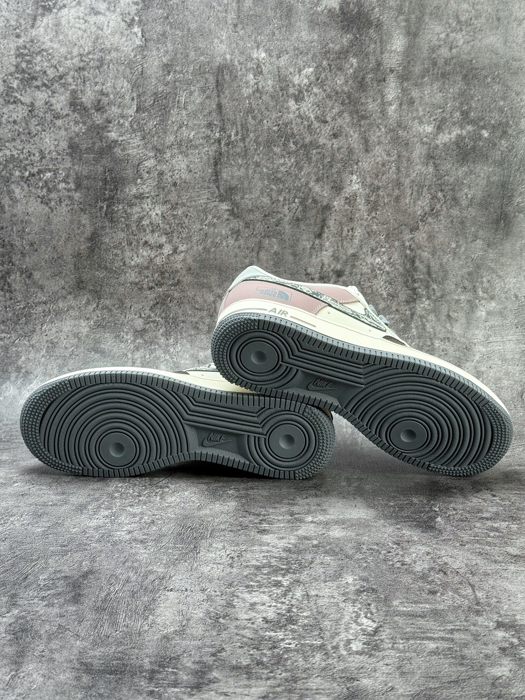 Nike Air Force 1 Low 07 x The North Face 棕白小勾 QW5606-271-莆田鞋,莆田鞋货源,高仿鞋,高仿鞋货源,安福档口,莆田高仿鞋,莆田鞋批发,高仿鞋批发,莆田高仿运动鞋,高仿运动鞋,莆田运动鞋 Nike Air Force 1 Low 07 x The North Face 棕白小勾 QW5606-271