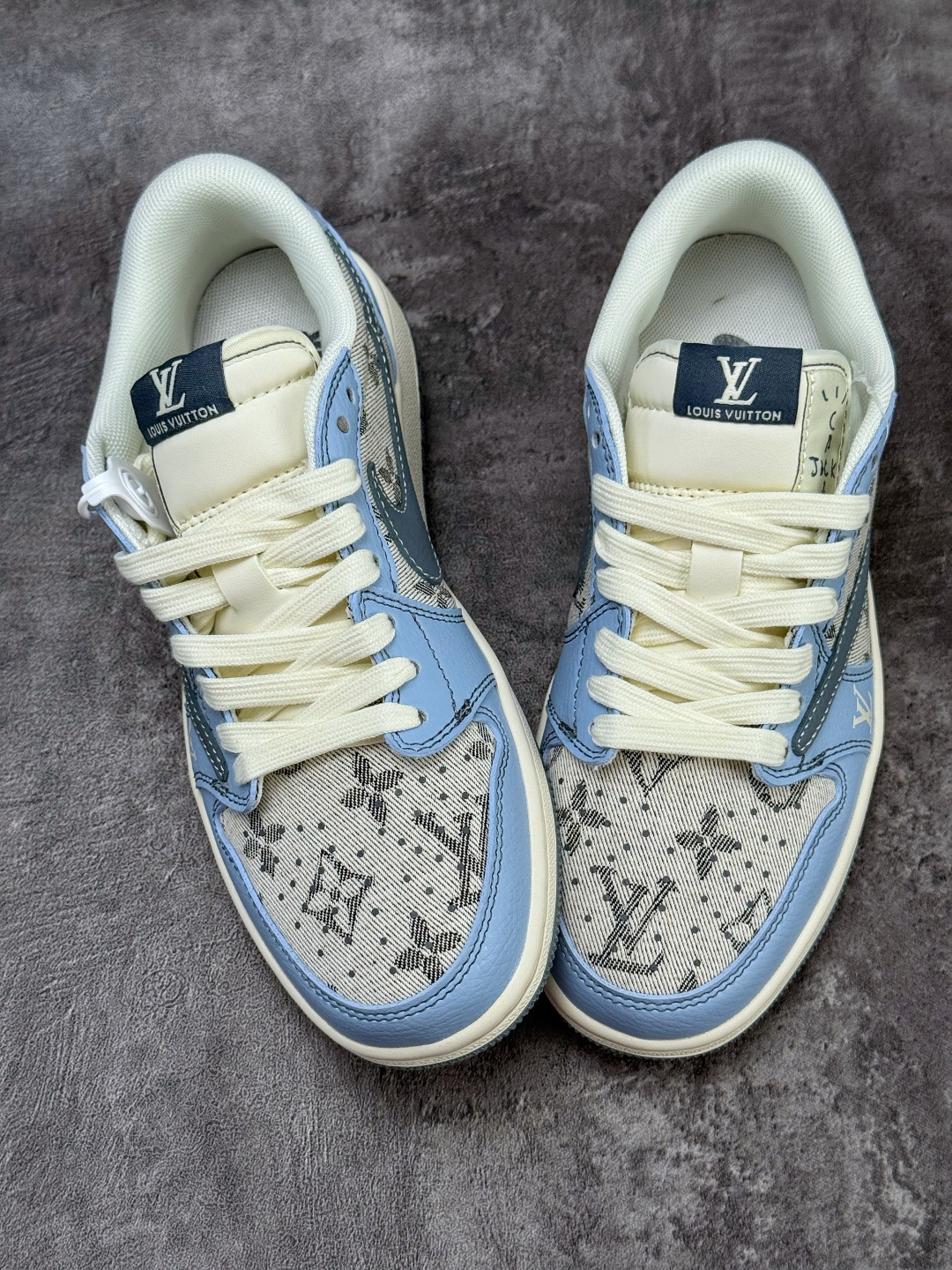 Travis Scott x Nike Air Jordan 1 Low x Louis Vuitton Air Jordan 1 Low 反转蓝灰倒钩 纯原版本 XS7089-606-莆田鞋,莆田鞋货源,高仿鞋,高仿鞋货源,安福档口,莆田高仿鞋,莆田鞋批发,高仿鞋批发,莆田高仿运动鞋,高仿运动鞋,莆田运动鞋 Travis Scott x Nike Air Jordan 1 Low x Louis Vuitton Air Jordan 1 Low 反转蓝灰倒钩 纯原版本 XS7089-606