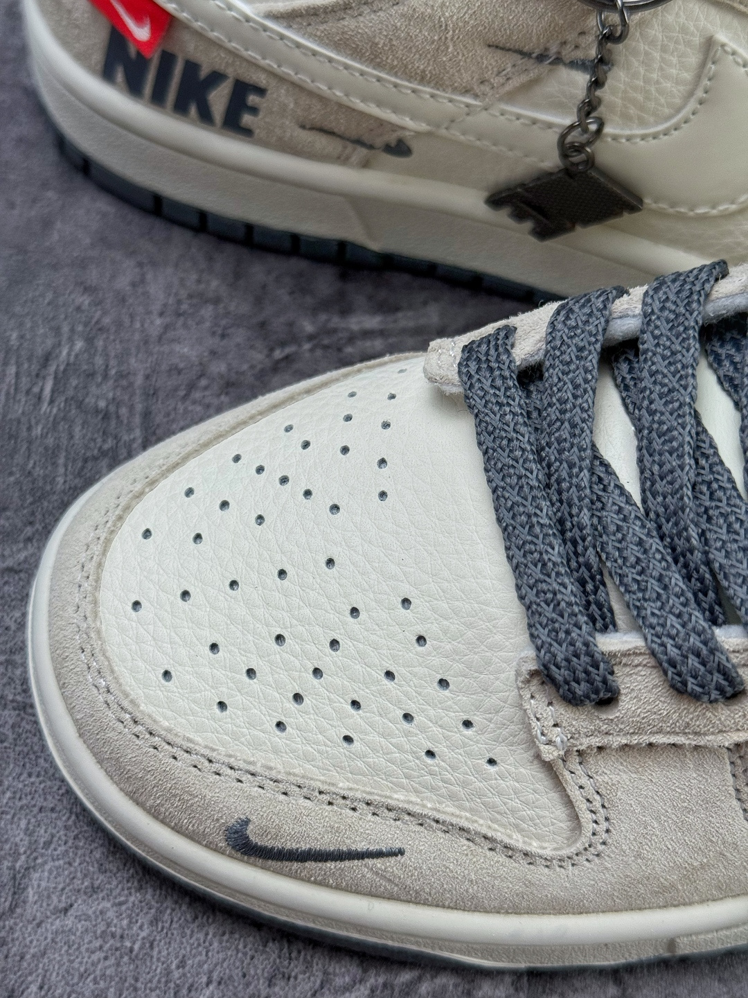 Nike SB Dunk Low 灰白三小勾 DN3168-009-莆田鞋,莆田鞋货源,高仿鞋,高仿鞋货源,安福档口,莆田高仿鞋,莆田鞋批发,高仿鞋批发,莆田高仿运动鞋,高仿运动鞋,莆田运动鞋 Nike SB Dunk Low 灰白三小勾 DN3168-009