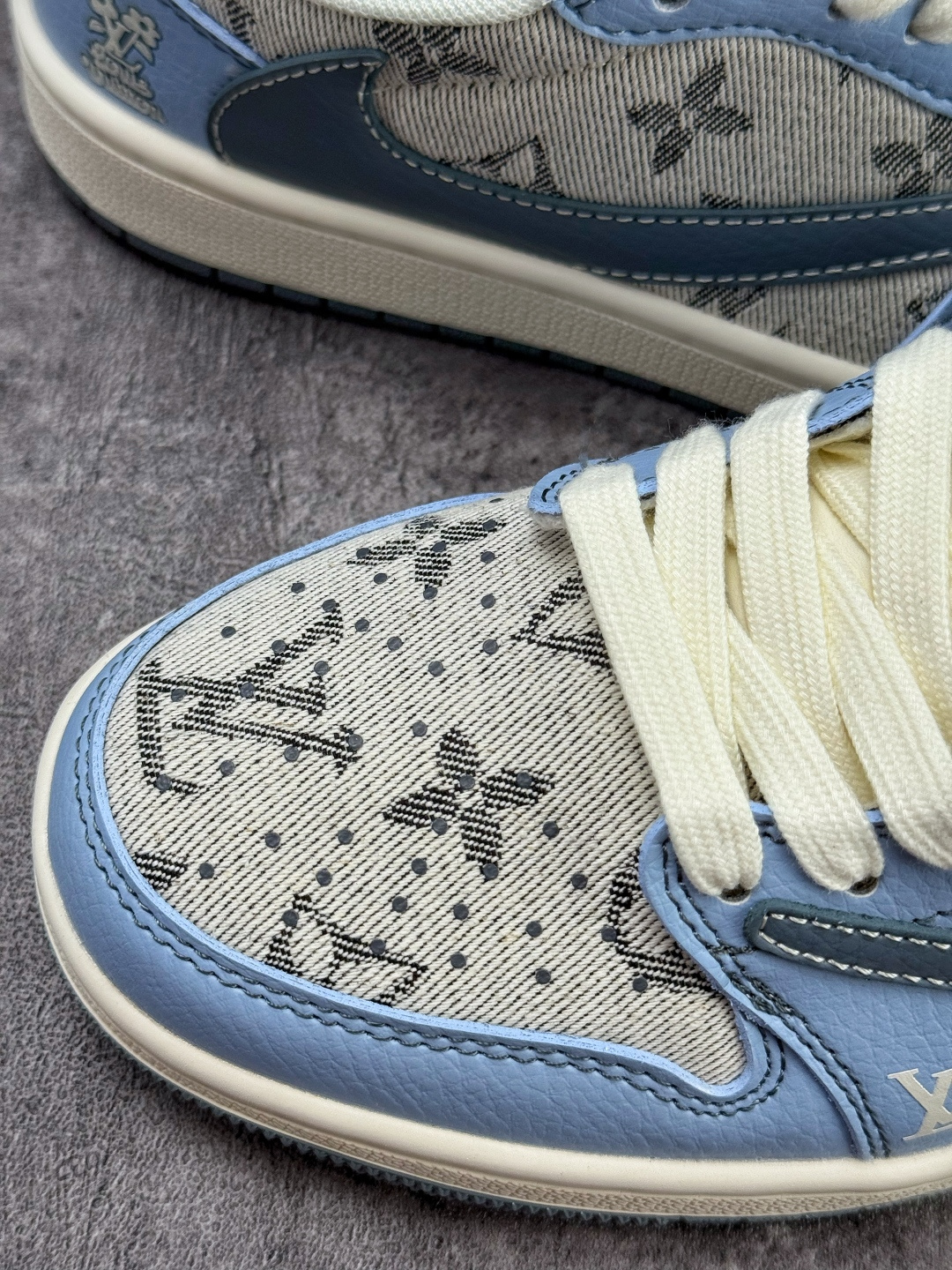 Travis Scott x Nike Air Jordan 1 Low x Louis Vuitton Air Jordan 1 Low 反转蓝灰倒钩 纯原版本 XS7089-606-莆田鞋,莆田鞋货源,高仿鞋,高仿鞋货源,安福档口,莆田高仿鞋,莆田鞋批发,高仿鞋批发,莆田高仿运动鞋,高仿运动鞋,莆田运动鞋 Travis Scott x Nike Air Jordan 1 Low x Louis Vuitton Air Jordan 1 Low 反转蓝灰倒钩 纯原版本 XS7089-606