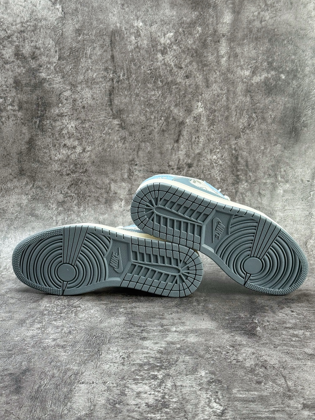 Travis Scott x Nike Air Jordan 1 Low x Louis Vuitton Air Jordan 1 Low 反转蓝灰倒钩 纯原版本 XS7089-606-莆田鞋,莆田鞋货源,高仿鞋,高仿鞋货源,安福档口,莆田高仿鞋,莆田鞋批发,高仿鞋批发,莆田高仿运动鞋,高仿运动鞋,莆田运动鞋 Travis Scott x Nike Air Jordan 1 Low x Louis Vuitton Air Jordan 1 Low 反转蓝灰倒钩 纯原版本 XS7089-606