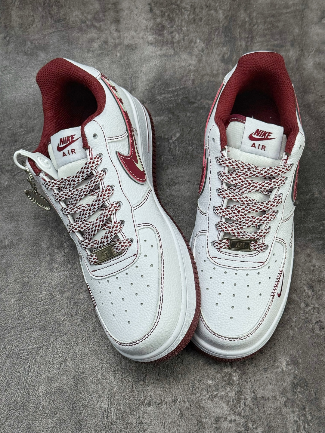 Nike Air Force 1 Low 07 x The North Face 白红小勾满天星 SU2305-141-莆田鞋,莆田鞋货源,高仿鞋,高仿鞋货源,安福档口,莆田高仿鞋,莆田鞋批发,高仿鞋批发,莆田高仿运动鞋,高仿运动鞋,莆田运动鞋 Nike Air Force 1 Low 07 x The North Face 白红小勾满天星 SU2305-141