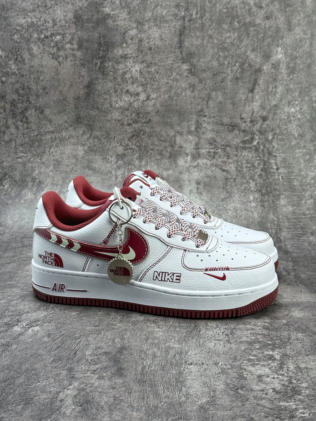 Nike Air Force 1 Low 07 x The North Face 白红小勾满天星 SU2305-141-莆田鞋,莆田鞋货源,高仿鞋,高仿鞋货源,安福档口,莆田高仿鞋,莆田鞋批发,高仿鞋批发,莆田高仿运动鞋,高仿运动鞋,莆田运动鞋 Nike Air Force 1 Low 07 x The North Face 白红小勾满天星 SU2305-141