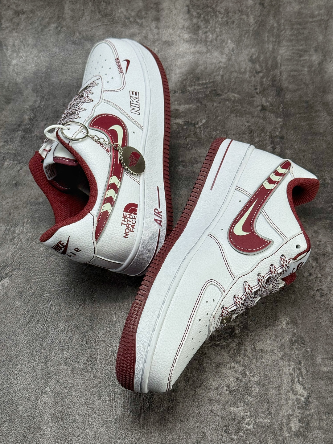 Nike Air Force 1 Low 07 x The North Face 白红小勾满天星 SU2305-141-莆田鞋,莆田鞋货源,高仿鞋,高仿鞋货源,安福档口,莆田高仿鞋,莆田鞋批发,高仿鞋批发,莆田高仿运动鞋,高仿运动鞋,莆田运动鞋 Nike Air Force 1 Low 07 x The North Face 白红小勾满天星 SU2305-141