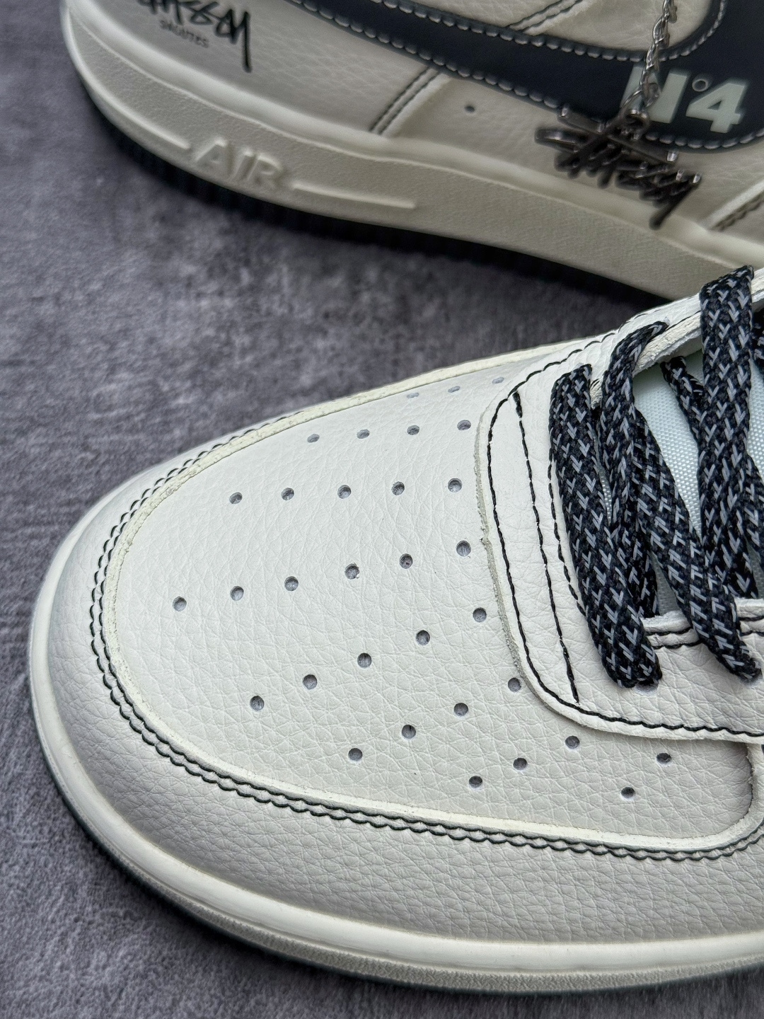 Nike Air Force 1 Low 07 x Stussy 白灰小勾满天星 DD1982-329-莆田鞋,莆田鞋货源,高仿鞋,高仿鞋货源,安福档口,莆田高仿鞋,莆田鞋批发,高仿鞋批发,莆田高仿运动鞋,高仿运动鞋,莆田运动鞋 Nike Air Force 1 Low 07 x Stussy 白灰小勾满天星 DD1982-329