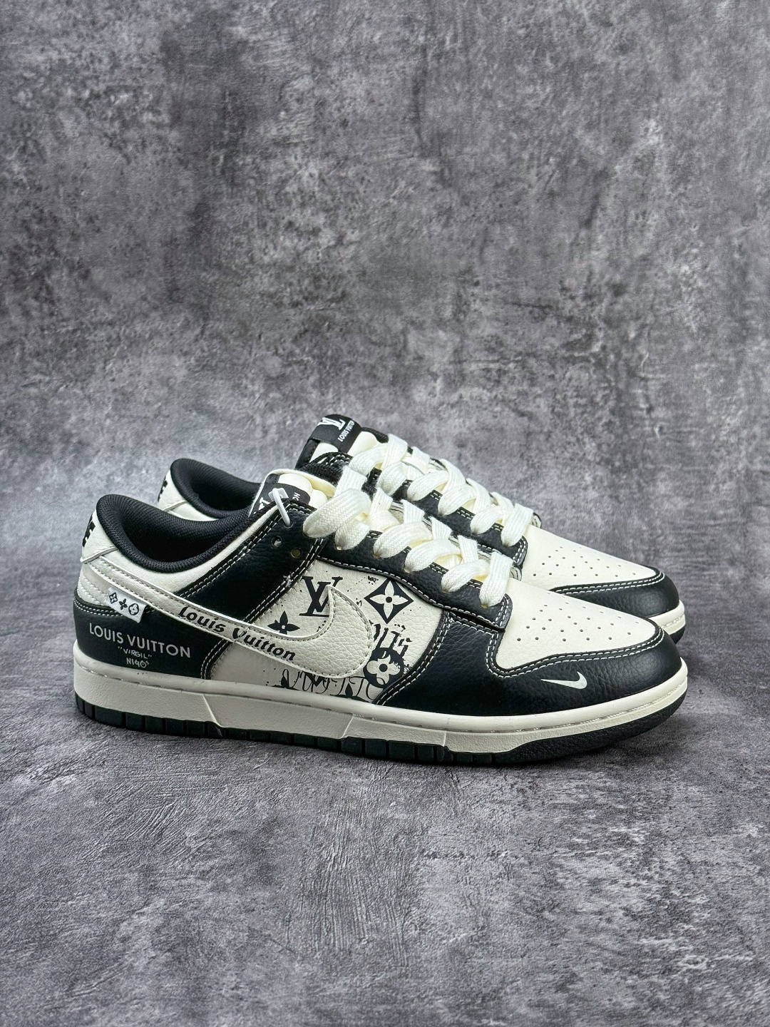 Nike SB Dunk Low x Louis Vuitton 黑白小勾 XD1588-236-莆田鞋,莆田鞋货源,高仿鞋,高仿鞋货源,安福档口,莆田高仿鞋,莆田鞋批发,高仿鞋批发,莆田高仿运动鞋,高仿运动鞋,莆田运动鞋 Nike SB Dunk Low x Louis Vuitton 黑白小勾 XD1588-236