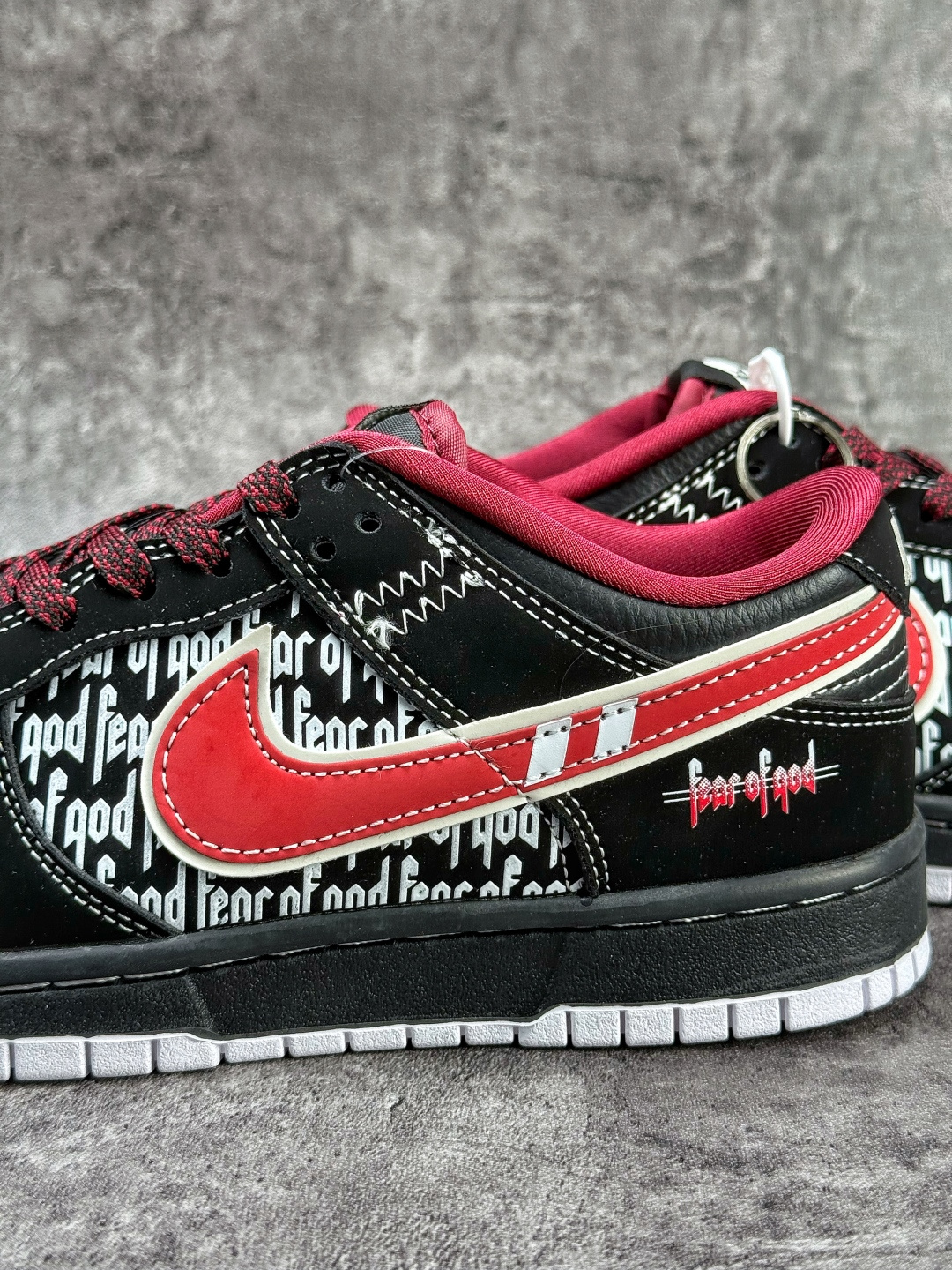 Nike SB Dunk Low x Fear of God 黑红小勾满天星 KK1333-051-莆田鞋,莆田鞋货源,高仿鞋,高仿鞋货源,安福档口,莆田高仿鞋,莆田鞋批发,高仿鞋批发,莆田高仿运动鞋,高仿运动鞋,莆田运动鞋 Nike SB Dunk Low x Fear of God 黑红小勾满天星 KK1333-051