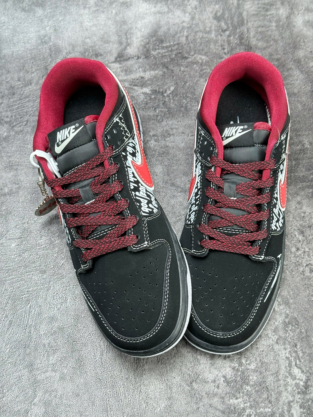 Nike SB Dunk Low x Fear of God 黑红小勾满天星 KK1333-051-莆田鞋,莆田鞋货源,高仿鞋,高仿鞋货源,安福档口,莆田高仿鞋,莆田鞋批发,高仿鞋批发,莆田高仿运动鞋,高仿运动鞋,莆田运动鞋 Nike SB Dunk Low x Fear of God 黑红小勾满天星 KK1333-051