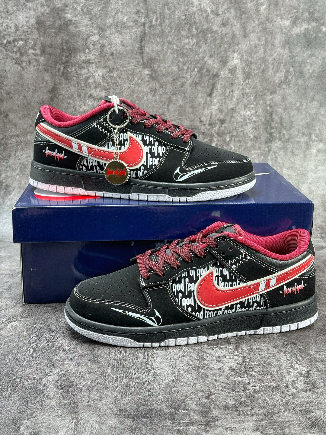 Nike SB Dunk Low x Fear of God 黑红小勾满天星 KK1333-051-莆田鞋,莆田鞋货源,高仿鞋,高仿鞋货源,安福档口,莆田高仿鞋,莆田鞋批发,高仿鞋批发,莆田高仿运动鞋,高仿运动鞋,莆田运动鞋 Nike SB Dunk Low x Fear of God 黑红小勾满天星 KK1333-051