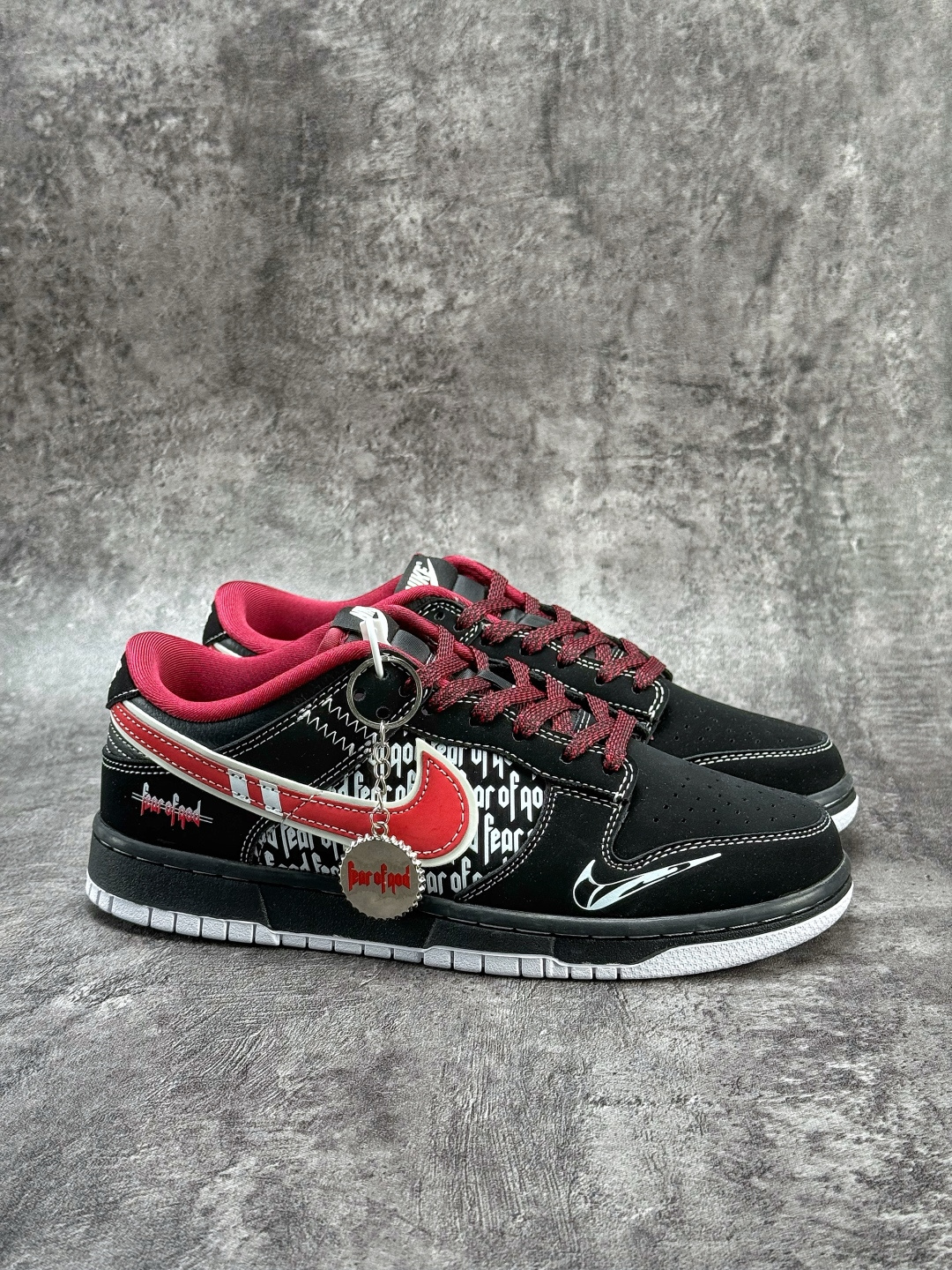 Nike SB Dunk Low x Fear of God 黑红小勾满天星 KK1333-051-莆田鞋,莆田鞋货源,高仿鞋,高仿鞋货源,安福档口,莆田高仿鞋,莆田鞋批发,高仿鞋批发,莆田高仿运动鞋,高仿运动鞋,莆田运动鞋 Nike SB Dunk Low x Fear of God 黑红小勾满天星 KK1333-051