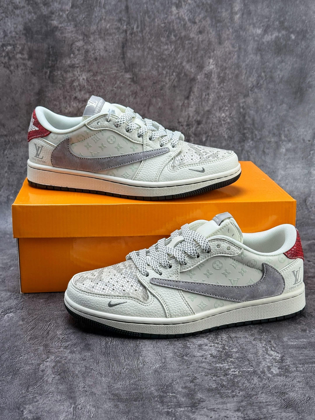 Travis Scott x Nike Air Jordan 1 Low x Louis Vuitton Air Jordan 1 Low 反转白灰小勾满天星倒钩 纯原版本 QW5088-209