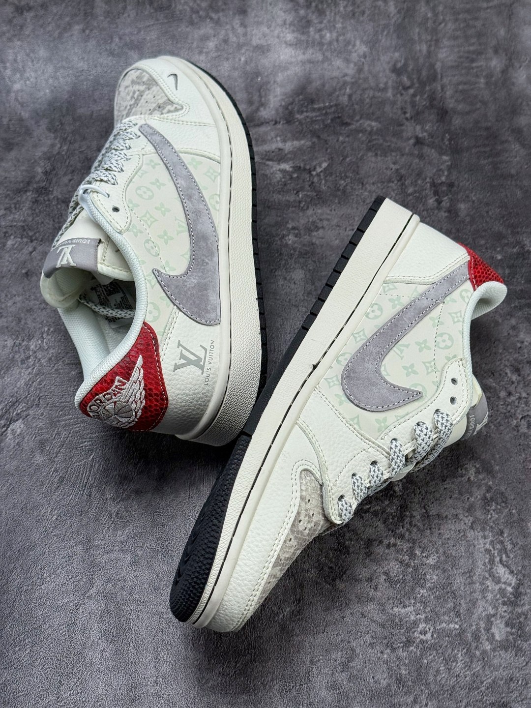 Travis Scott x Nike Air Jordan 1 Low x Louis Vuitton Air Jordan 1 Low 反转白灰小勾满天星倒钩 纯原版本 QW5088-209