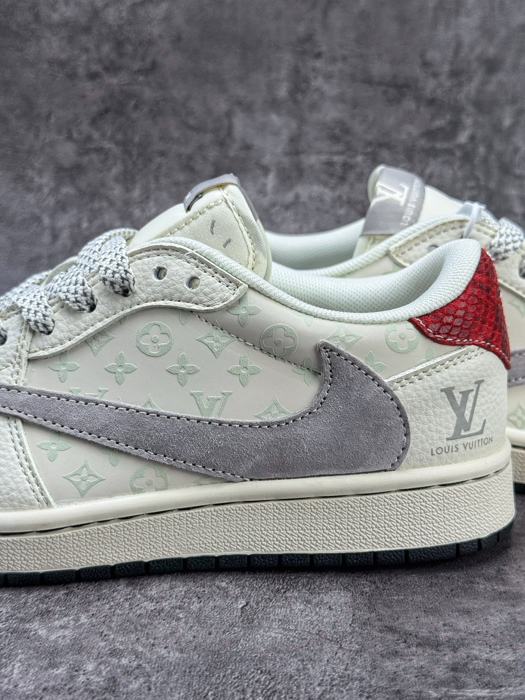 Travis Scott x Nike Air Jordan 1 Low x Louis Vuitton Air Jordan 1 Low 反转白灰小勾满天星倒钩 纯原版本 QW5088-209