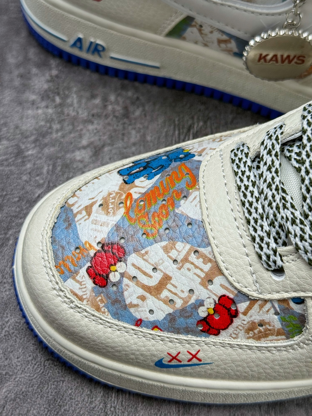 220 Nike Air Force 1 Low 07 x KAWS 白蓝小勾满天星 SY1388-017