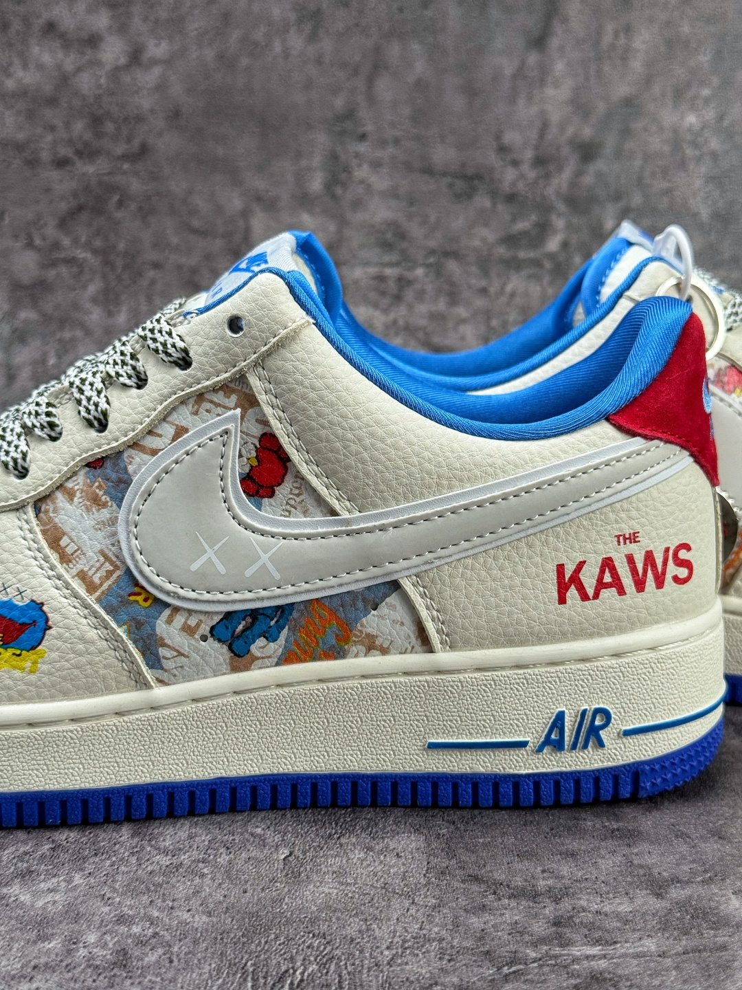 220 Nike Air Force 1 Low 07 x KAWS 白蓝小勾满天星 SY1388-017