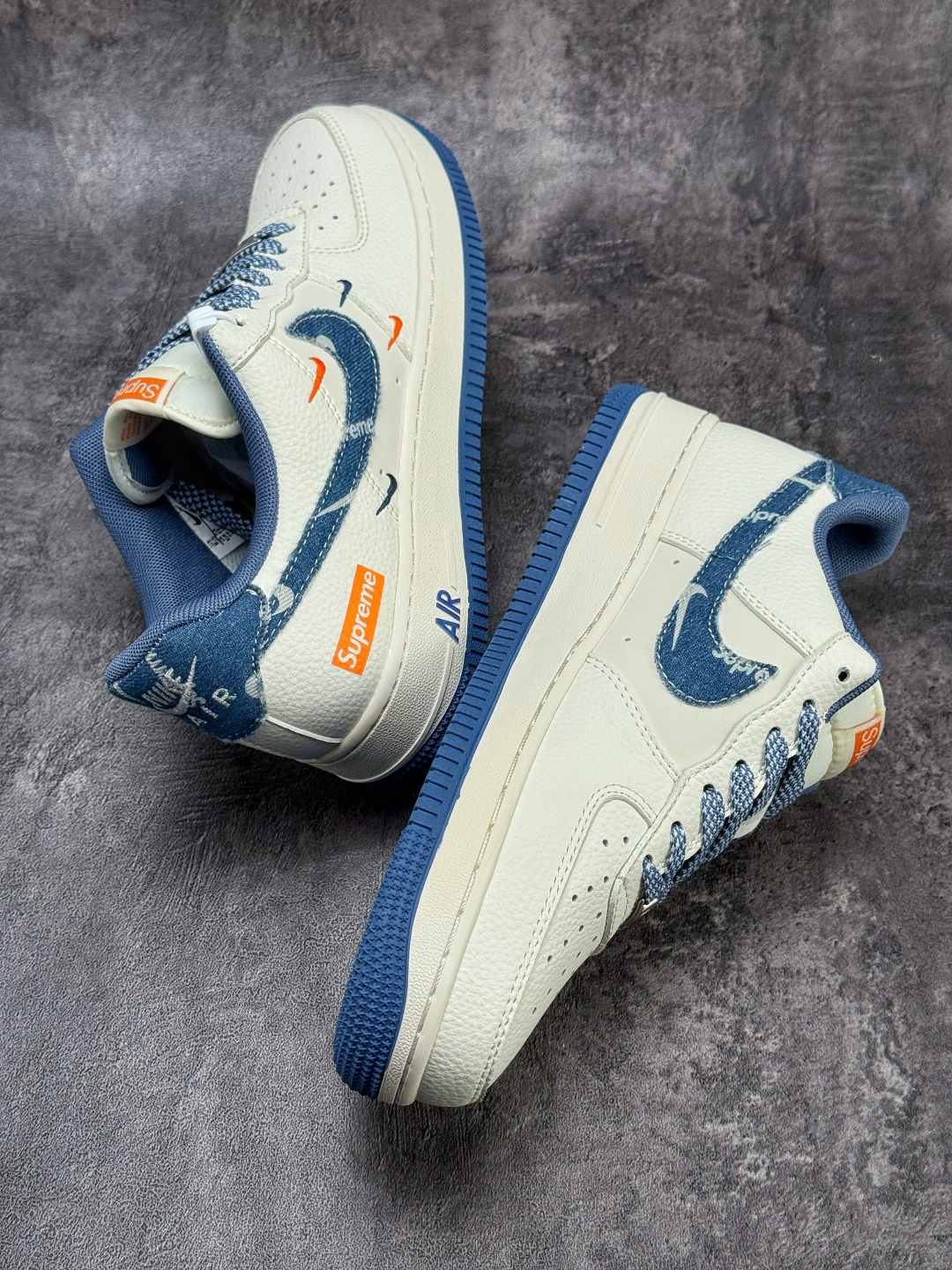 210 Nike Air Force 1 Low 07 x Superme 白蓝牛仔四小勾满天星 QW5606-263-Chinese UA Cheap High Quatity Brand Clothes Bags handbags Sneakers wholesale wholesaler seller from China Factory suppliers Fashion Clothing Shoes best Quality Beautiful Price 210 Nike Air Force 1 Low 07 x Superme 白蓝牛仔四小勾满天星 QW5606-263