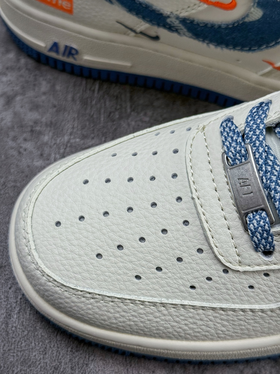 210 Nike Air Force 1 Low 07 x Superme 白蓝牛仔四小勾满天星 QW5606-263-Chinese UA Cheap High Quatity Brand Clothes Bags handbags Sneakers wholesale wholesaler seller from China Factory suppliers Fashion Clothing Shoes best Quality Beautiful Price 210 Nike Air Force 1 Low 07 x Superme 白蓝牛仔四小勾满天星 QW5606-263