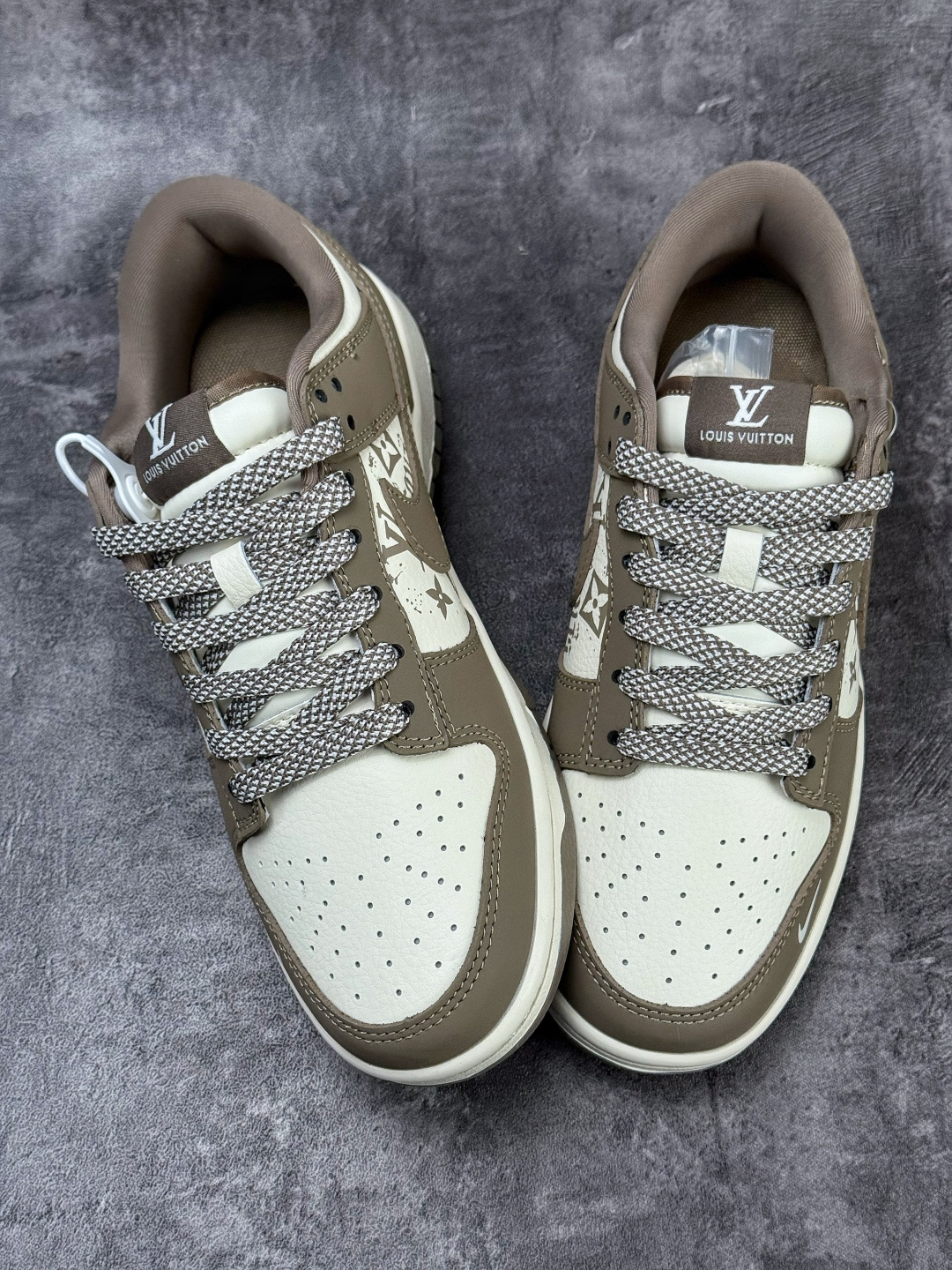 Nike SB Dunk Low x Louis Vuitton 棕白小勾满天星 XD1588-239