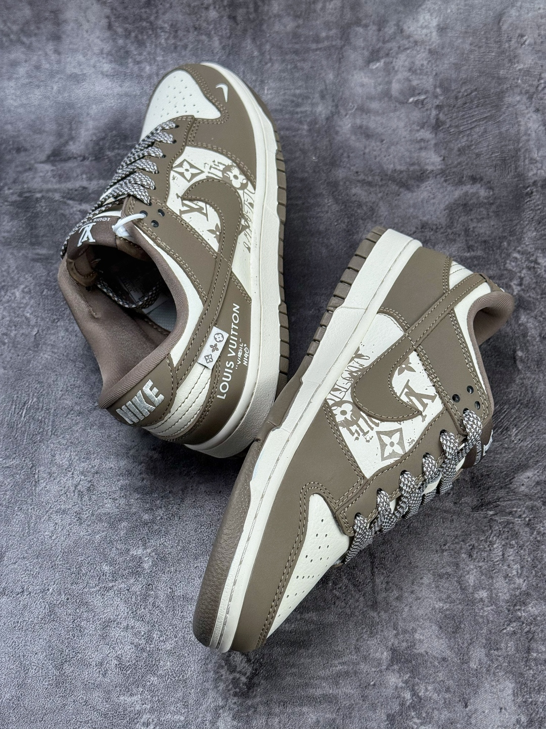 Nike SB Dunk Low x Louis Vuitton 棕白小勾满天星 XD1588-239