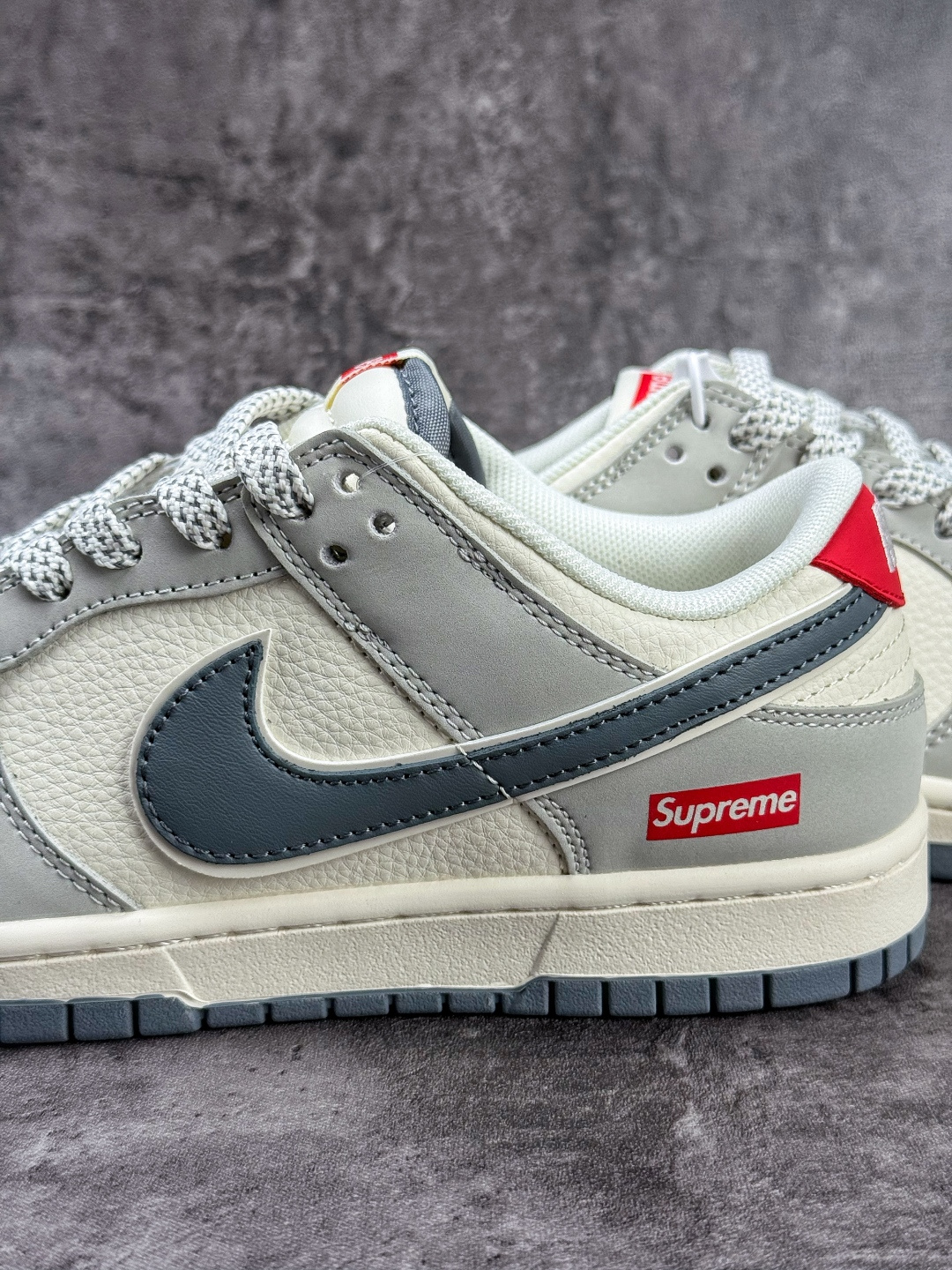 Nike SB Dunk Low x Superme 灰白小勾满天星 JP1628-029