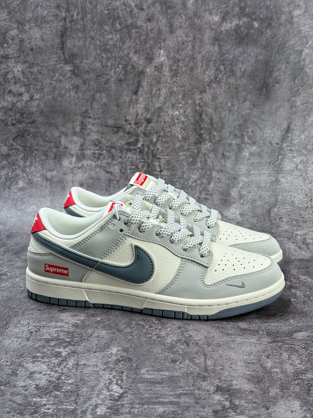 Nike SB Dunk Low x Superme 灰白小勾满天星 JP1628-029