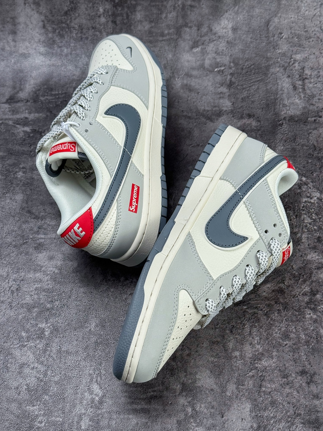 Nike SB Dunk Low x Superme 灰白小勾满天星 JP1628-029