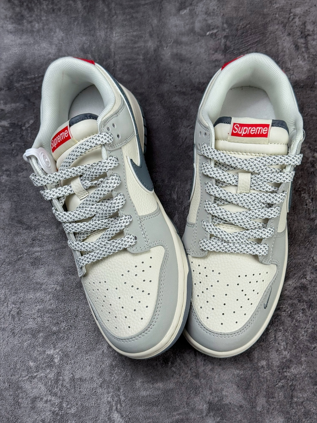 Nike SB Dunk Low x Superme 灰白小勾满天星 JP1628-029