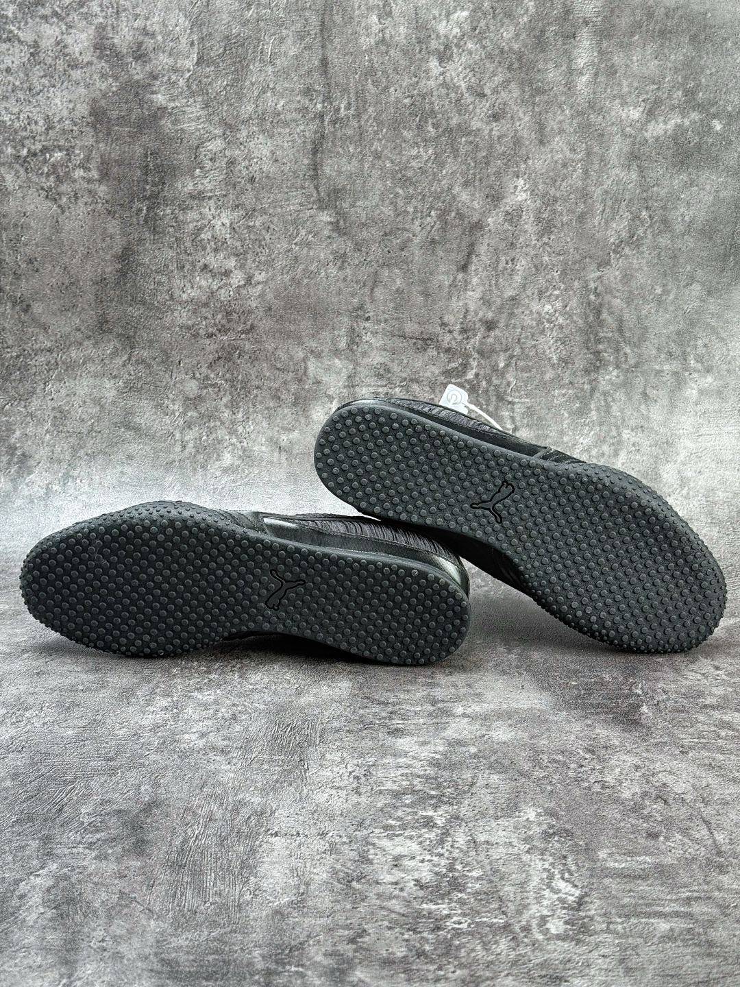 PUMA彪马 Bella V2 Leather 中国限定时尚百搭 舒适 德训 情侣双鞋带薄底鞋 耐磨 低帮 生活休闲鞋 406092-02-Top High Quatity Cheap Sneakers Fashion Clothing Clothes Bags handbags Shoes of all Brand wholesale With The best Quality And Beautiful Price from China Factory Chinese suppliers wholesaler seller PUMA彪马 Bella V2 Leather 中国限定时尚百搭 舒适 德训 情侣双鞋带薄底鞋 耐磨 低帮 生活休闲鞋 406092-02