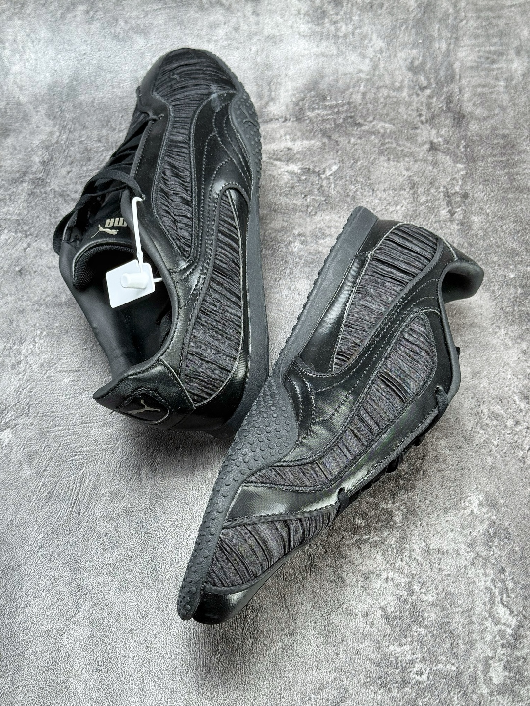 PUMA彪马 Bella V2 Leather 中国限定时尚百搭 舒适 德训 情侣双鞋带薄底鞋 耐磨 低帮 生活休闲鞋 406092-02-Top High Quatity Cheap Sneakers Fashion Clothing Clothes Bags handbags Shoes of all Brand wholesale With The best Quality And Beautiful Price from China Factory Chinese suppliers wholesaler seller PUMA彪马 Bella V2 Leather 中国限定时尚百搭 舒适 德训 情侣双鞋带薄底鞋 耐磨 低帮 生活休闲鞋 406092-02