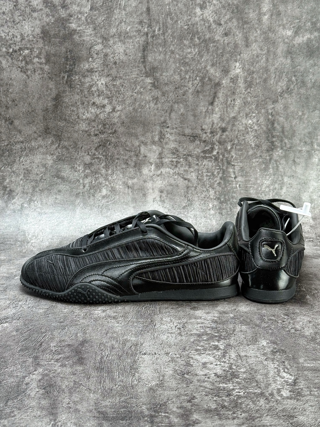 PUMA彪马 Bella V2 Leather 中国限定时尚百搭 舒适 德训 情侣双鞋带薄底鞋 耐磨 低帮 生活休闲鞋 406092-02-Top High Quatity Cheap Sneakers Fashion Clothing Clothes Bags handbags Shoes of all Brand wholesale With The best Quality And Beautiful Price from China Factory Chinese suppliers wholesaler seller PUMA彪马 Bella V2 Leather 中国限定时尚百搭 舒适 德训 情侣双鞋带薄底鞋 耐磨 低帮 生活休闲鞋 406092-02