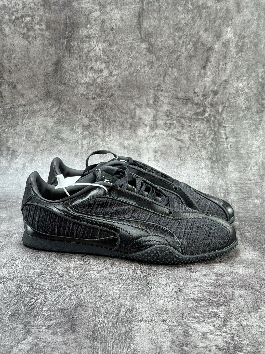 PUMA彪马 Bella V2 Leather 中国限定时尚百搭 舒适 德训 情侣双鞋带薄底鞋 耐磨 低帮 生活休闲鞋 406092-02-Top High Quatity Cheap Sneakers Fashion Clothing Clothes Bags handbags Shoes of all Brand wholesale With The best Quality And Beautiful Price from China Factory Chinese suppliers wholesaler seller PUMA彪马 Bella V2 Leather 中国限定时尚百搭 舒适 德训 情侣双鞋带薄底鞋 耐磨 低帮 生活休闲鞋 406092-02