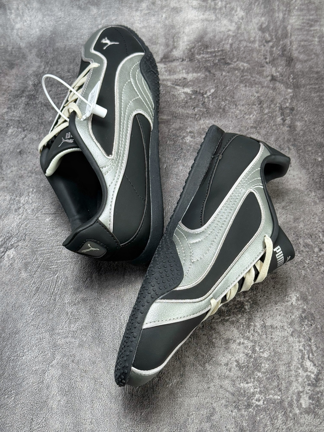 PUMA彪马 Bella V2 Leather 中国限定时尚百搭 舒适 德训 情侣双鞋带薄底鞋 耐磨 低帮 生活休闲鞋 404043-01