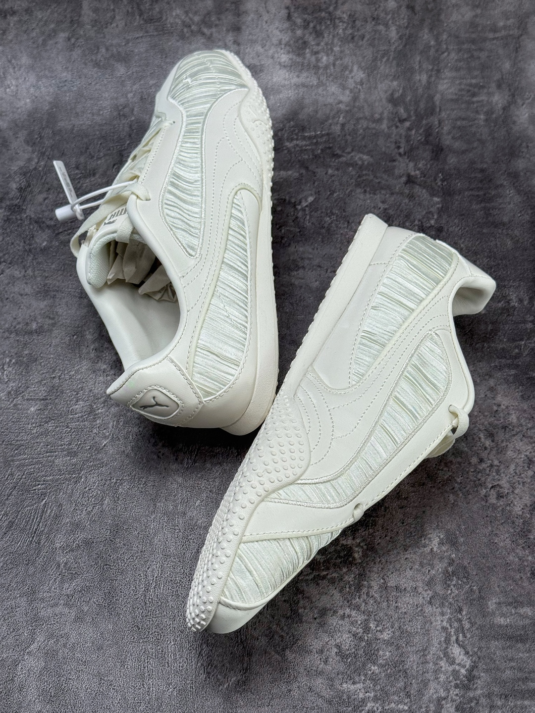 PUMA彪马 Bella V2 Leather 中国限定时尚百搭 舒适 德训 情侣双鞋带薄底鞋 耐磨 低帮 生活休闲鞋 406092-01