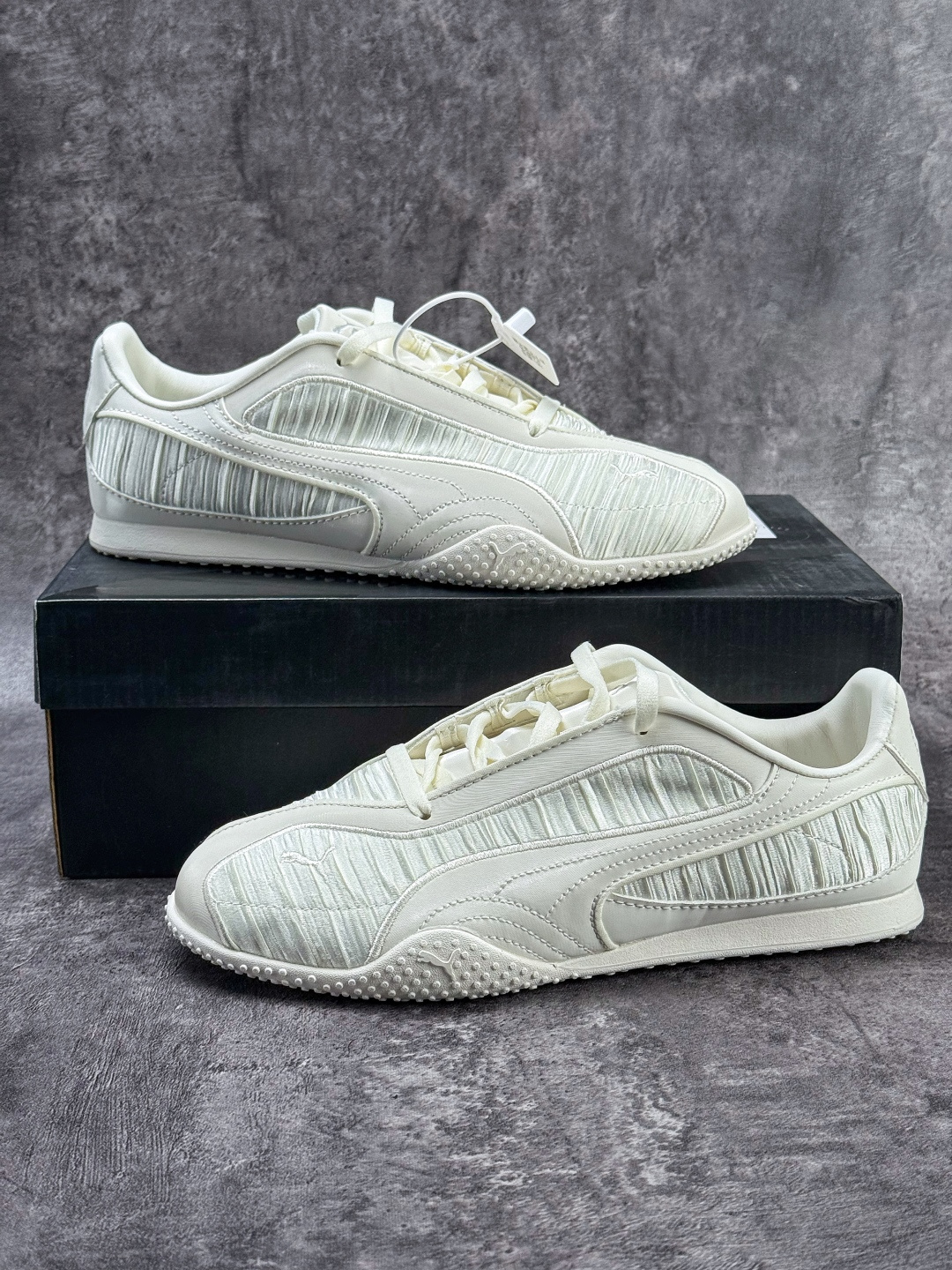PUMA彪马 Bella V2 Leather 中国限定时尚百搭 舒适 德训 情侣双鞋带薄底鞋 耐磨 低帮 生活休闲鞋 406092-01