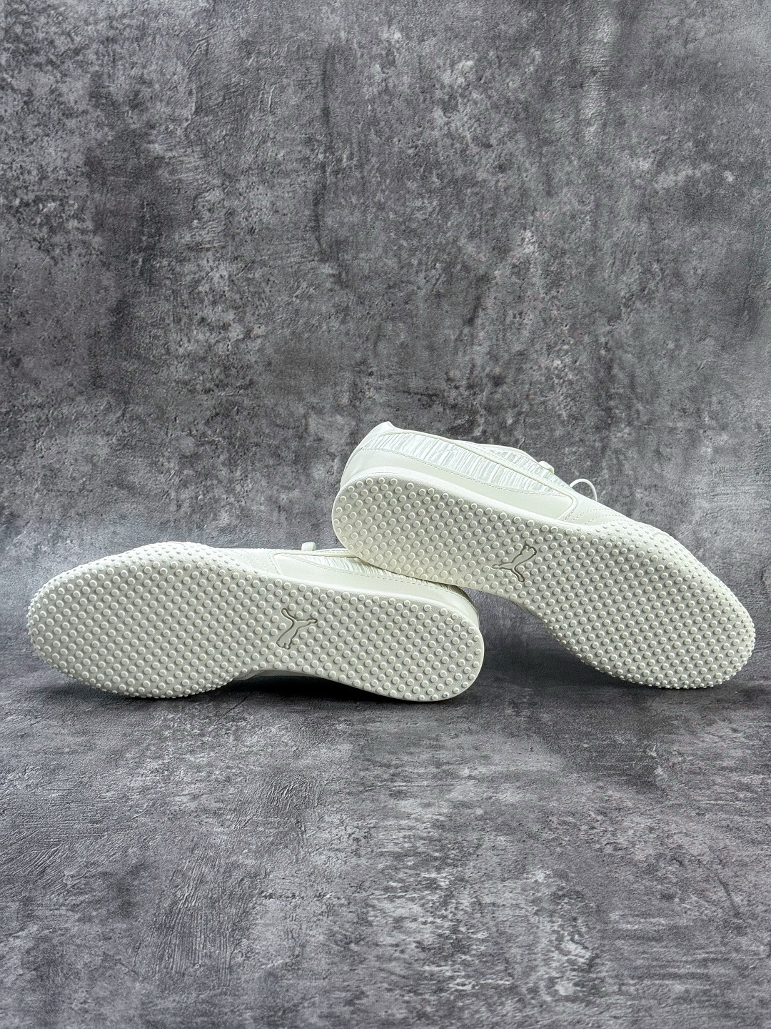 PUMA彪马 Bella V2 Leather 中国限定时尚百搭 舒适 德训 情侣双鞋带薄底鞋 耐磨 低帮 生活休闲鞋 406092-01