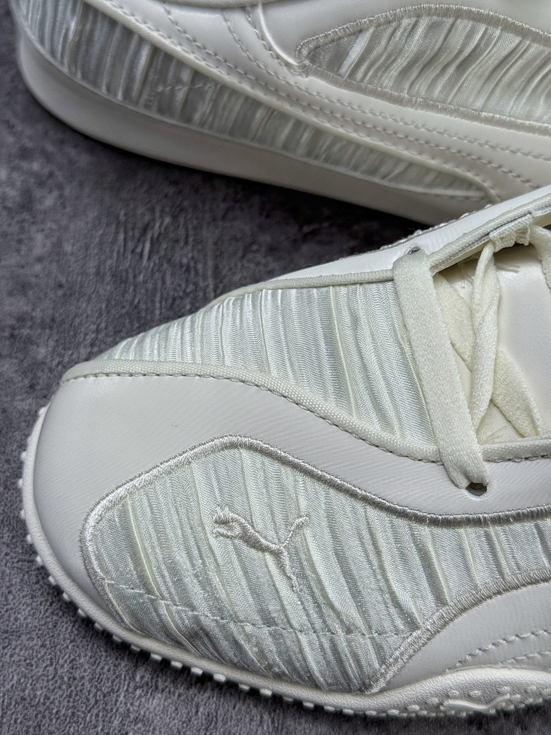 PUMA彪马 Bella V2 Leather 中国限定时尚百搭 舒适 德训 情侣双鞋带薄底鞋 耐磨 低帮 生活休闲鞋 406092-01