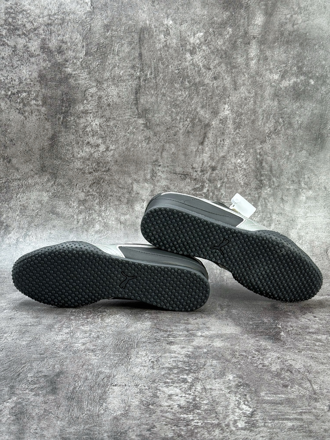 PUMA彪马 Bella V2 Leather 中国限定时尚百搭 舒适 德训 情侣双鞋带薄底鞋 耐磨 低帮 生活休闲鞋 404043-01