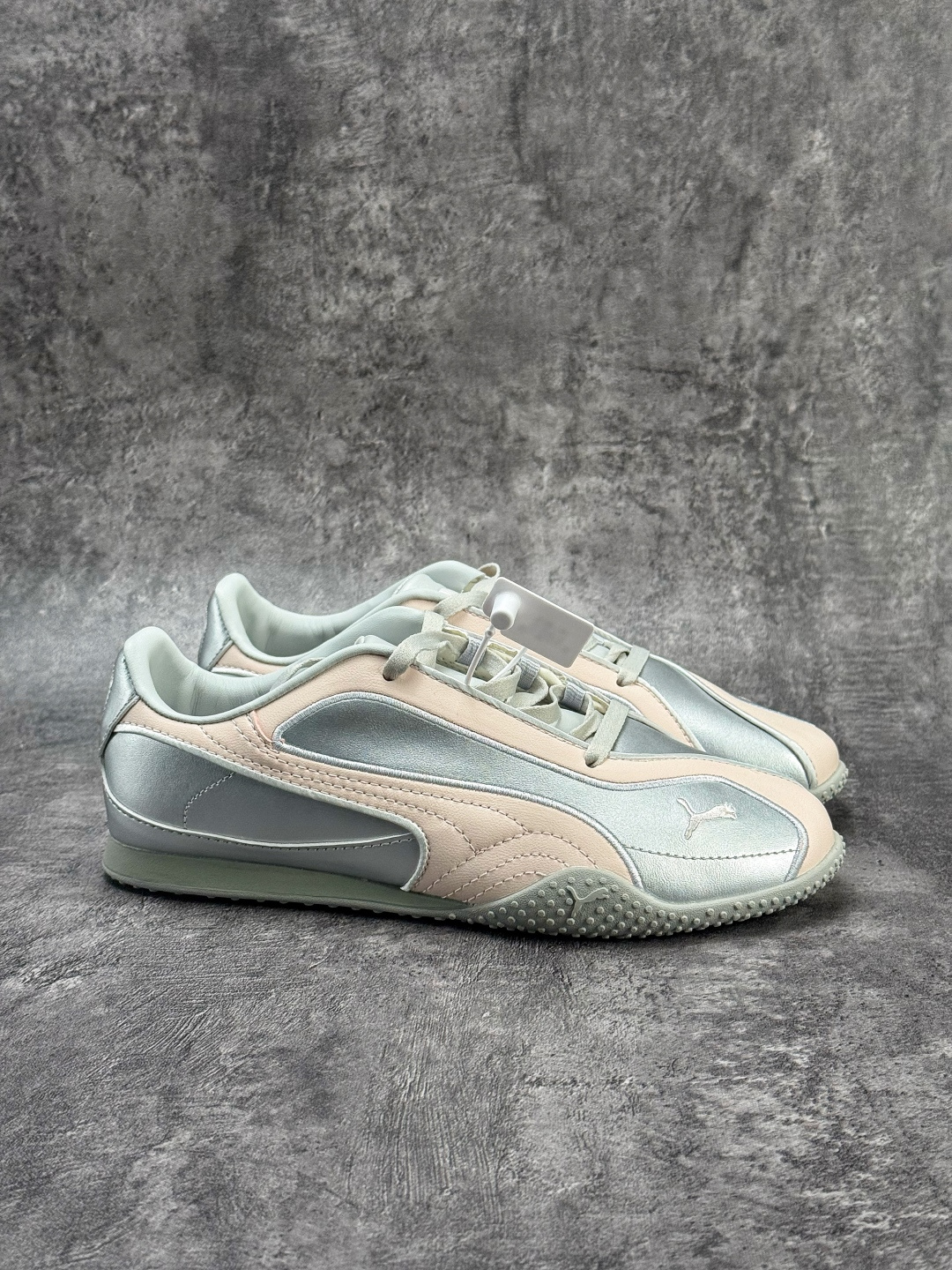 PUMA彪马 Bella V2 Leather 中国限定时尚百搭 舒适 德训 情侣双鞋带薄底鞋 耐磨 低帮 生活休闲鞋 404043-03-Top High Quatity Cheap Sneakers Fashion Clothing Clothes Bags handbags Shoes of all Brand wholesale With The best Quality And Beautiful Price from China Factory Chinese suppliers wholesaler seller PUMA彪马 Bella V2 Leather 中国限定时尚百搭 舒适 德训 情侣双鞋带薄底鞋 耐磨 低帮 生活休闲鞋 404043-03