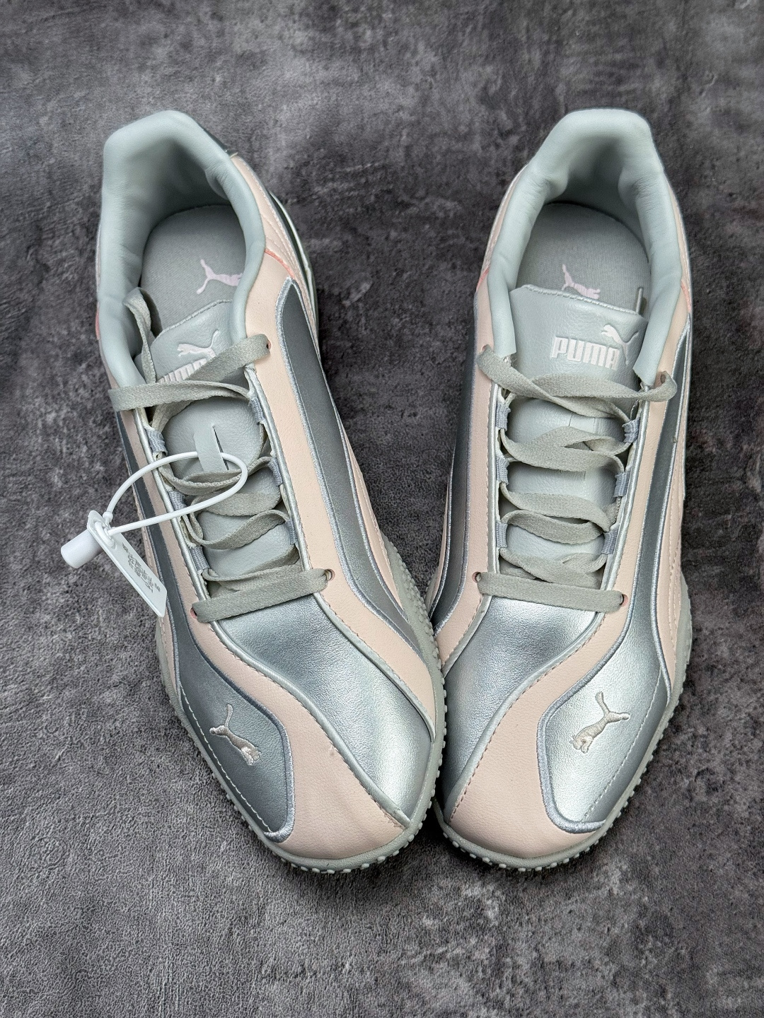 PUMA彪马 Bella V2 Leather 中国限定时尚百搭 舒适 德训 情侣双鞋带薄底鞋 耐磨 低帮 生活休闲鞋 404043-03-Top High Quatity Cheap Sneakers Fashion Clothing Clothes Bags handbags Shoes of all Brand wholesale With The best Quality And Beautiful Price from China Factory Chinese suppliers wholesaler seller PUMA彪马 Bella V2 Leather 中国限定时尚百搭 舒适 德训 情侣双鞋带薄底鞋 耐磨 低帮 生活休闲鞋 404043-03