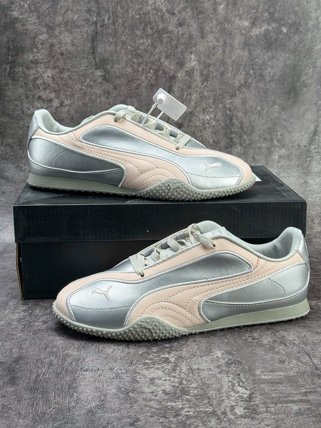 PUMA彪马 Bella V2 Leather 中国限定时尚百搭 舒适 德训 情侣双鞋带薄底鞋 耐磨 低帮 生活休闲鞋 404043-03-Top High Quatity Cheap Sneakers Fashion Clothing Clothes Bags handbags Shoes of all Brand wholesale With The best Quality And Beautiful Price from China Factory Chinese suppliers wholesaler seller PUMA彪马 Bella V2 Leather 中国限定时尚百搭 舒适 德训 情侣双鞋带薄底鞋 耐磨 低帮 生活休闲鞋 404043-03