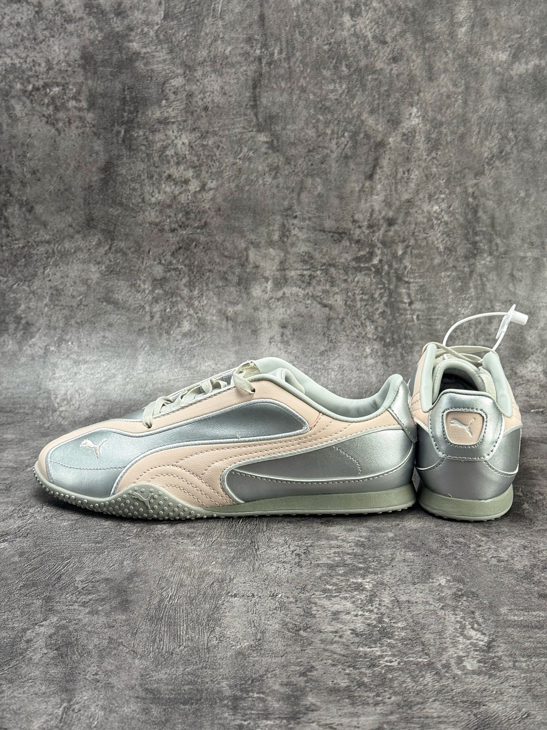 PUMA彪马 Bella V2 Leather 中国限定时尚百搭 舒适 德训 情侣双鞋带薄底鞋 耐磨 低帮 生活休闲鞋 404043-03-Top High Quatity Cheap Sneakers Fashion Clothing Clothes Bags handbags Shoes of all Brand wholesale With The best Quality And Beautiful Price from China Factory Chinese suppliers wholesaler seller PUMA彪马 Bella V2 Leather 中国限定时尚百搭 舒适 德训 情侣双鞋带薄底鞋 耐磨 低帮 生活休闲鞋 404043-03