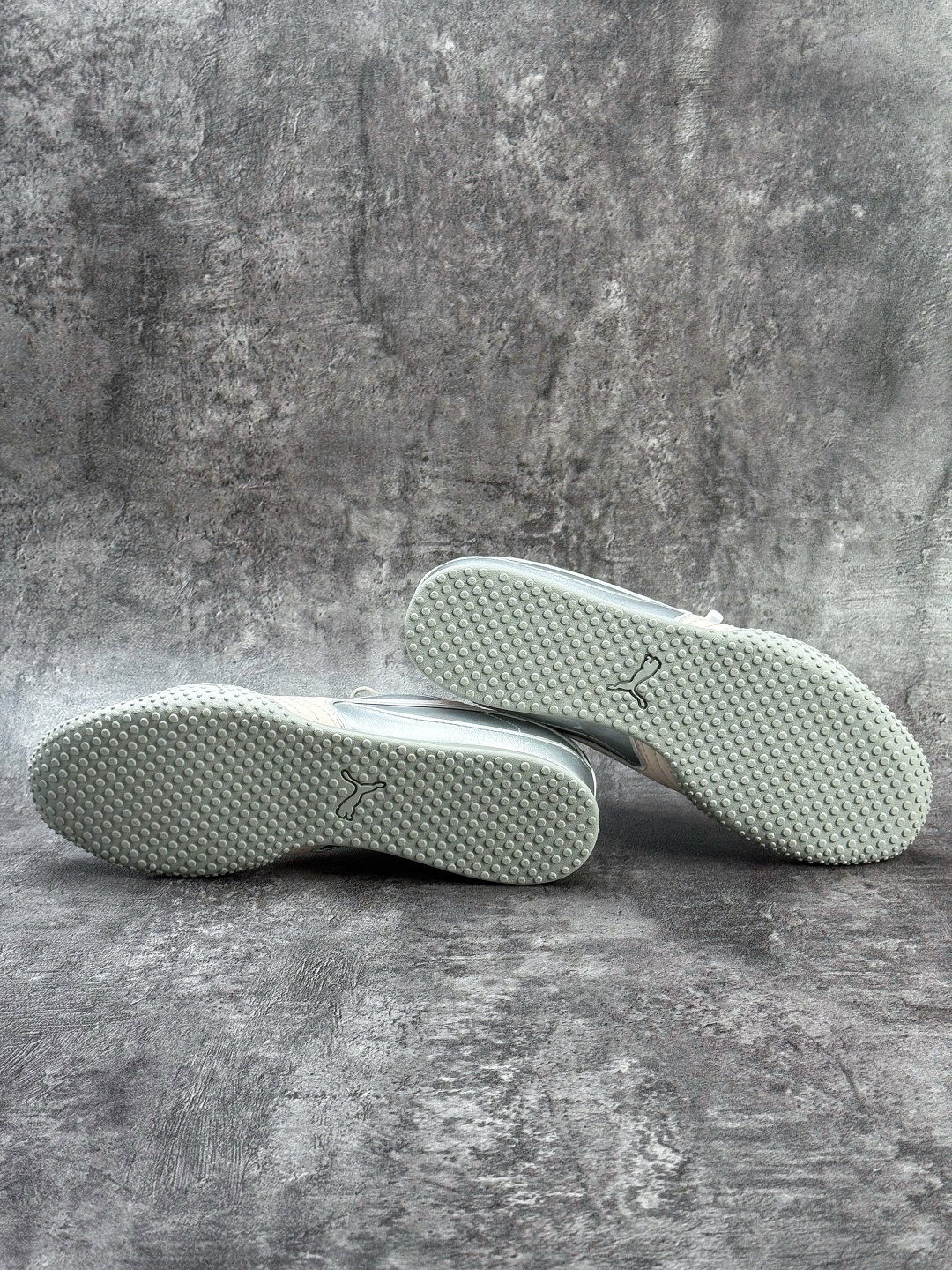 PUMA彪马 Bella V2 Leather 中国限定时尚百搭 舒适 德训 情侣双鞋带薄底鞋 耐磨 低帮 生活休闲鞋 404043-03-Top High Quatity Cheap Sneakers Fashion Clothing Clothes Bags handbags Shoes of all Brand wholesale With The best Quality And Beautiful Price from China Factory Chinese suppliers wholesaler seller PUMA彪马 Bella V2 Leather 中国限定时尚百搭 舒适 德训 情侣双鞋带薄底鞋 耐磨 低帮 生活休闲鞋 404043-03