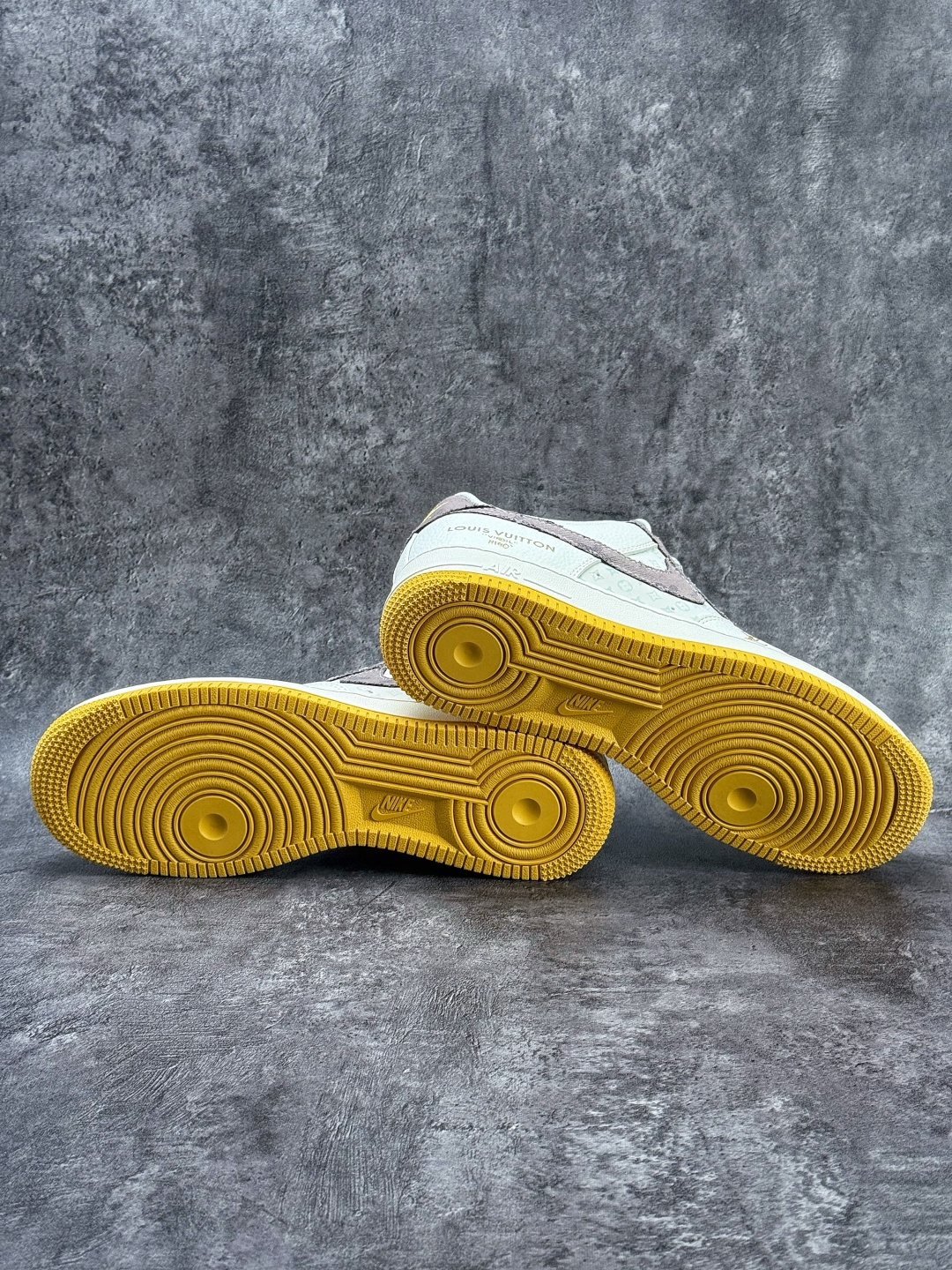 Nike Air Force 1 Low 07 x Louis Vuitton 白棕满天星 QW5606-262