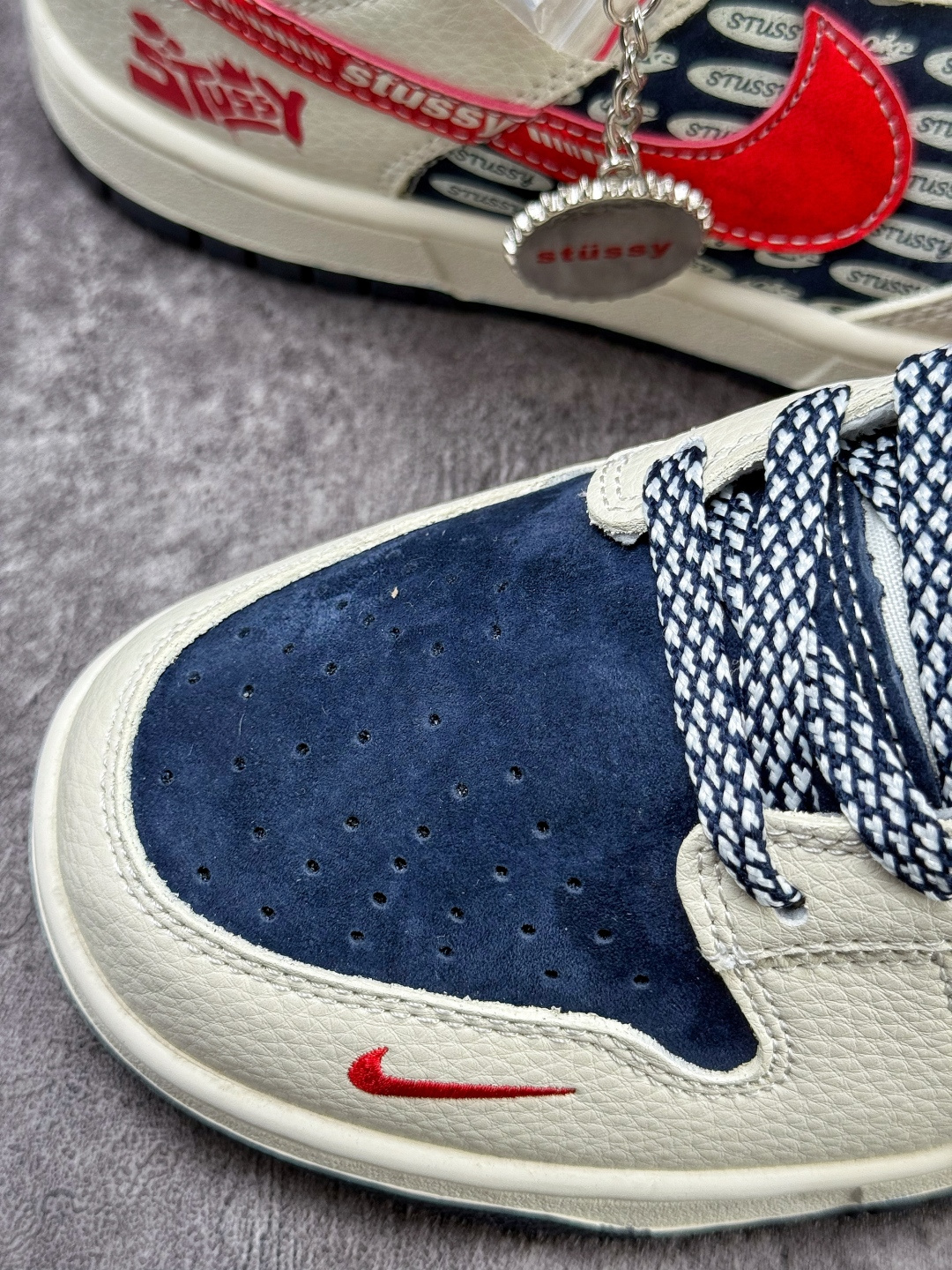 Nike SB Dunk Low x Stussy 白蓝红小勾满天星 DD1988-008